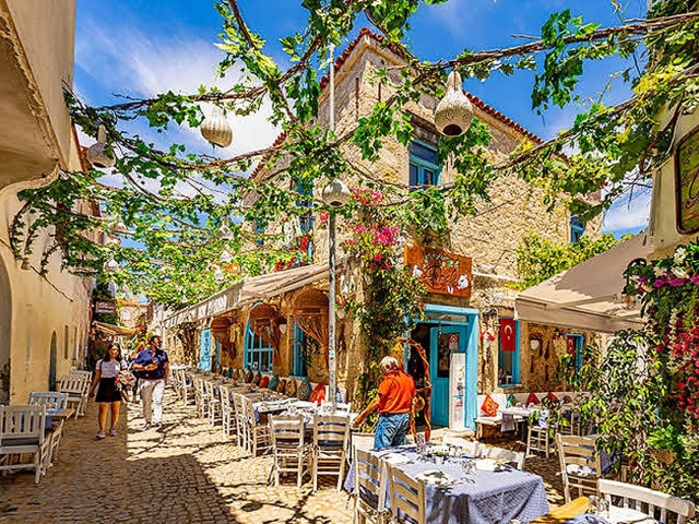 İkonik İzmir Çeşme Alaçatı Efes Şirince Turu | 1 Gece Konaklamalı İstanbul-Bursa Çıkışlı - 2